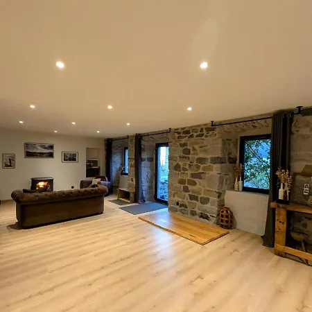 Grande Ferme De 250m2 Renovee Au Charme Rustique 빌라