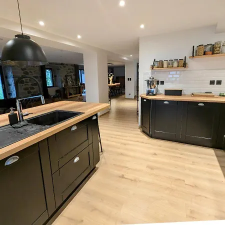 Grande Ferme De 250m2 Renovee Au Charme Rustique *