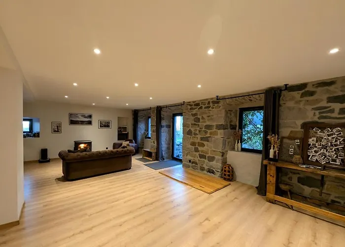 Grande Ferme De 250m2 Renovee Au Charme Rustique Villa