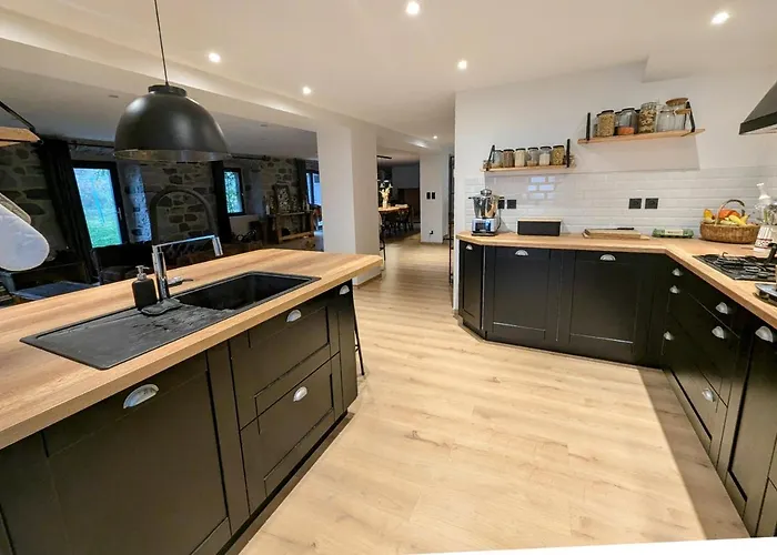 Grande Ferme De 250m2 Renovee Au Charme Rustique *